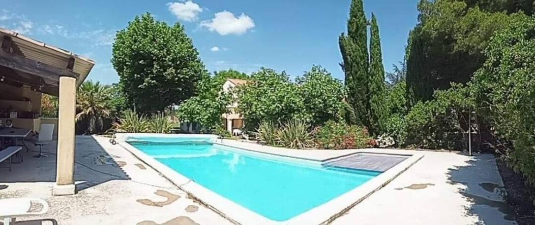 Offrez-Vous Un Sejour Dans Notre Gite A Entressen Une Grande Piscine Pour Se Rafraichir ,Un Espace De Jeux Pour Enfants Pour Des Heures De Divertissement Un Terrain De Petanque Pour Des Parties Endiablees Ngoại thất bức ảnh