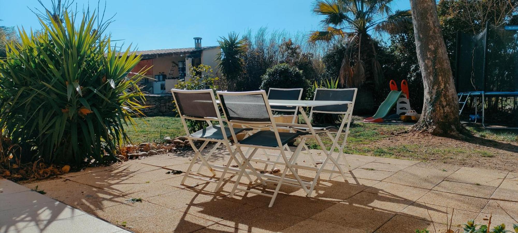 Offrez-Vous Un Sejour Dans Notre Gite A Entressen Une Grande Piscine Pour Se Rafraichir ,Un Espace De Jeux Pour Enfants Pour Des Heures De Divertissement Un Terrain De Petanque Pour Des Parties Endiablees Ngoại thất bức ảnh