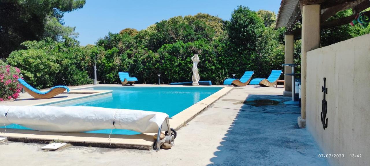Offrez-Vous Un Sejour Dans Notre Gite A Entressen Une Grande Piscine Pour Se Rafraichir ,Un Espace De Jeux Pour Enfants Pour Des Heures De Divertissement Un Terrain De Petanque Pour Des Parties Endiablees Ngoại thất bức ảnh